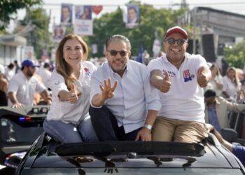 Carolina Mejía y ciudadanos respaldan a Guillermo Moreno en caravana electoral