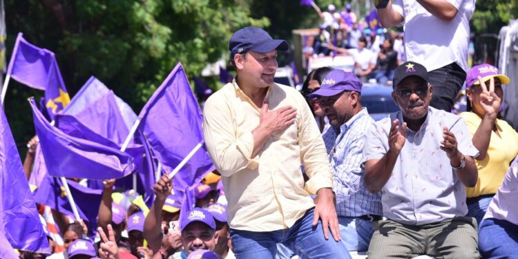 Abel Martínez insta a Luis Abinader a defender sobernía nacional