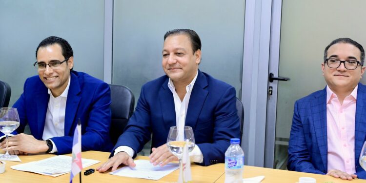 Dirigentes del PLD y candidato a la presidencia.