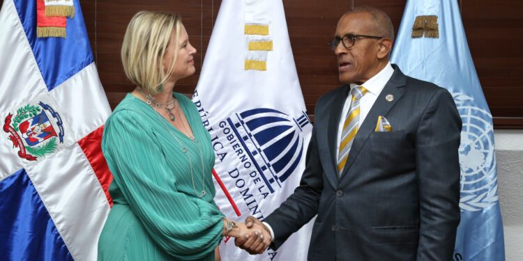 Contraloría dispone, por primera vez, de un repositorio digital completo de contratos