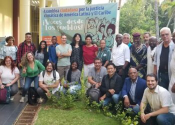 Afirman que expansión de la aviación civil provoca crisis climática y poco desarrollo social