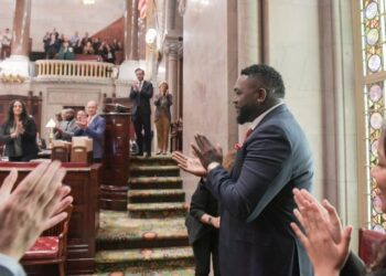 Reconocen labor filantrópica de David Ortiz en el Senado de Nueva York