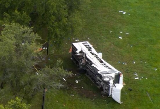 Tragedia en Florida: Choque fatal entre autobús y camioneta deja ocho muertos