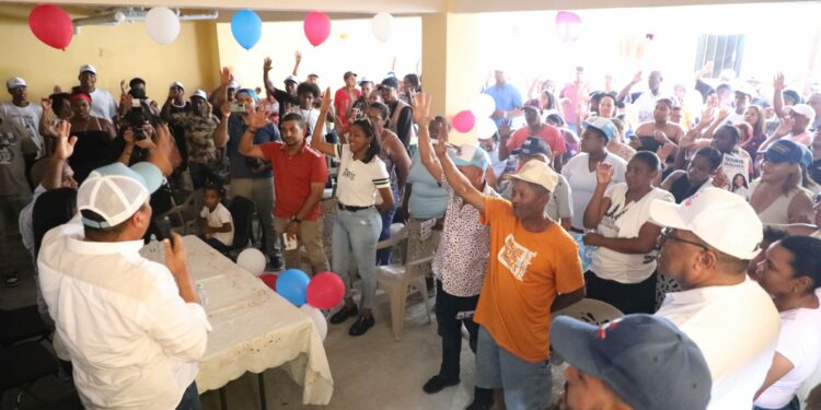 Eddy Alcántara recorre municipios de PSD en apoyo a Abinader