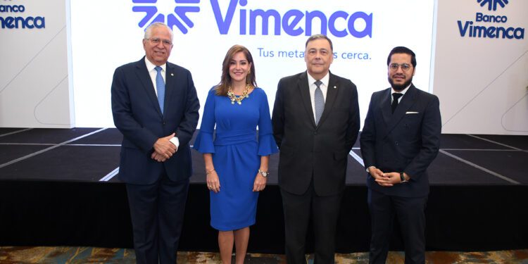 Banco Vimenca reúne a clientes corporativos para conocer las perspectivas económicas locales y globales
