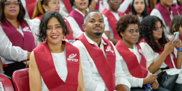 INFOTEP creará proyecto para establecer nexos con los egresados de la institución