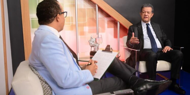 Leonel cuestiona la dependencia de decisiones externas en el cierre fronterizo