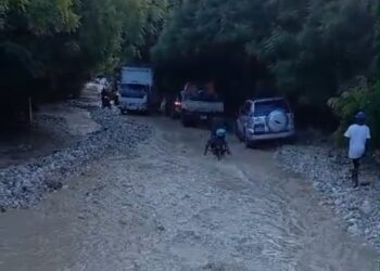 Río El Manguito lleva años afectando tránsito entre El Estero y Villa Jaragua