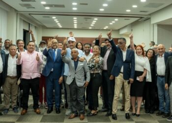 Humoristas y actores respaldan reelección del presidente Abinader