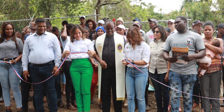 Nature Power Foundation y Banco BHD entregan acueductos a El Limón y El Colorado