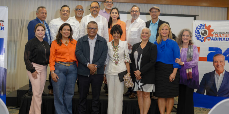 Artistas plásticos y de las artes escénicas respaldan reelección de Luis Abinader