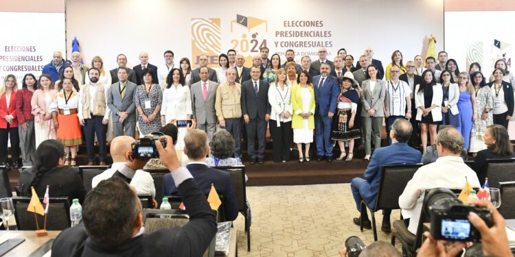 Más de 400 representantes de misiones internacionales supervisarán los comicios