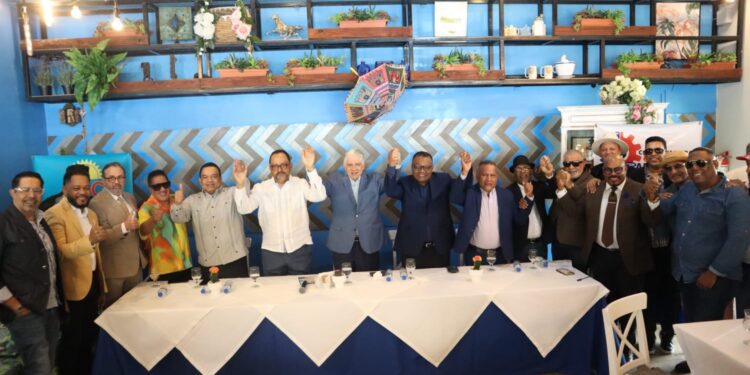 Coordinadora Cultural se reúne con Eduardo Estrella y exhorta a votar por Abinader