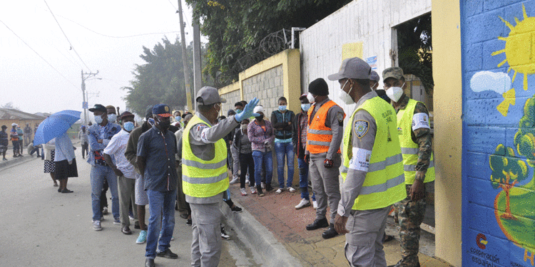 Cerradas las urnas y la expectativa puesta en el primer boletín de resultados