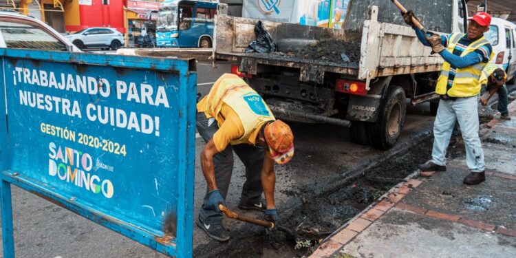 Alcaldía del Distrito Nacional despliega brigadas preventivas ante incidencia de vaguada