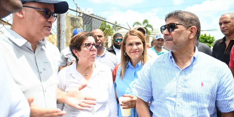 Autoridades auxilian a comunidades afectadas por fuertes vientos y lluvias