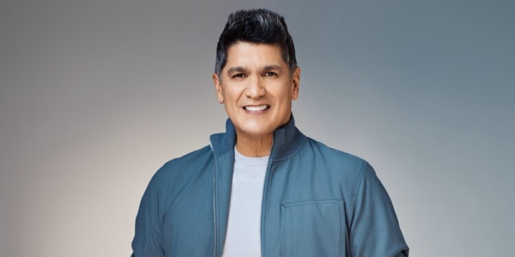 Eddy Herrera evoca sus mejores momentos con su nuevo álbum "Agradecido Live"