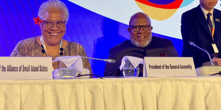 Pequeños Estados Insulares en Desarrollo debaten su futuro en Antigua y Barbuda