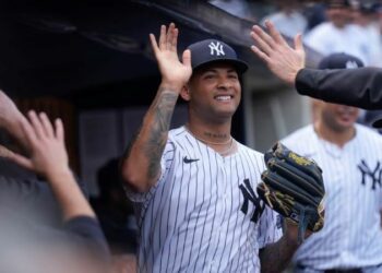 Luis Gil lidera a los Yankees en una victoria dominante