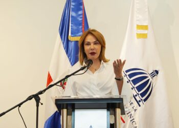 UNESCO coopera con Cultura en el estudio de pecios naufragados en la bahía de La Isabela