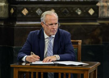 Renuncia presidente partido oficialista de Uruguay en medio de escándalo