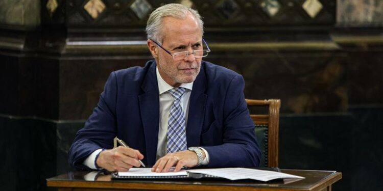 Renuncia presidente partido oficialista de Uruguay en medio de escándalo