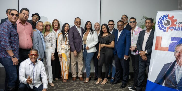 Merengueros típicos apoyan la reelección del presidente Luis Abinader