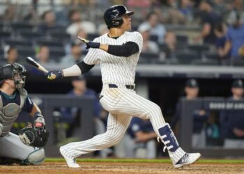 Juan Soto lidera a los Yankees con dos jonrones Brayan Bello gana quinto juego