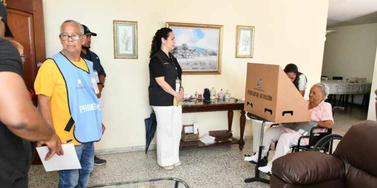 Informe JCE: 98 personas se inscribieron para votar desde sus hogares