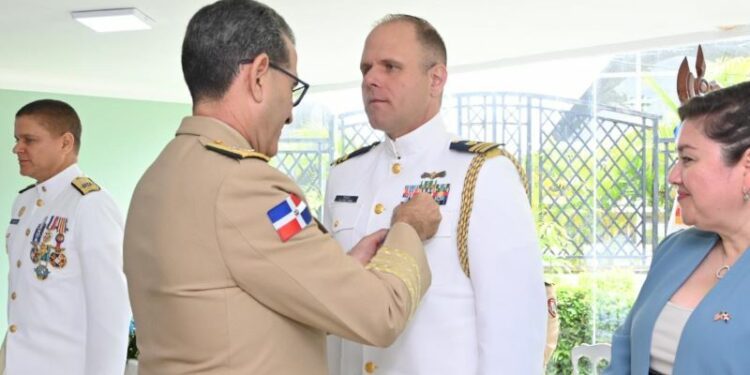 Reconocen en República Dominicana a oficiales militares de EE.UU. 
