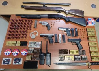 Incautan armas ilegales y detienen a dos individuos en Santiago