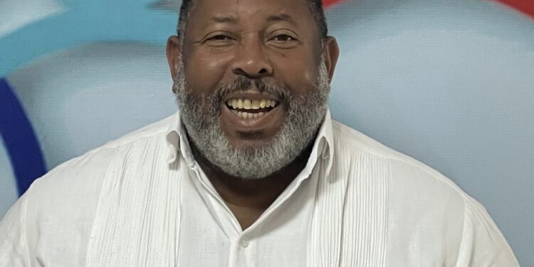 Comerciantes defienden programas sociales que benefician a 1.56 millones de familias