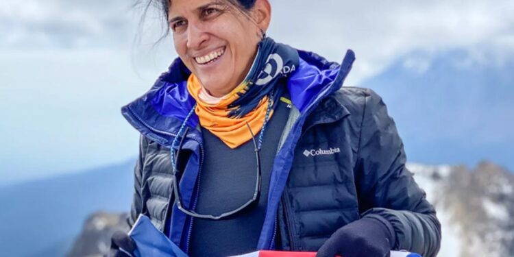 Primera dominicana en llegar a la cima del monte Everest en Asia