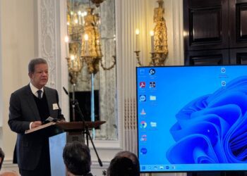 Leonel Fernández resalta la importancia de las energías renovables en Londres