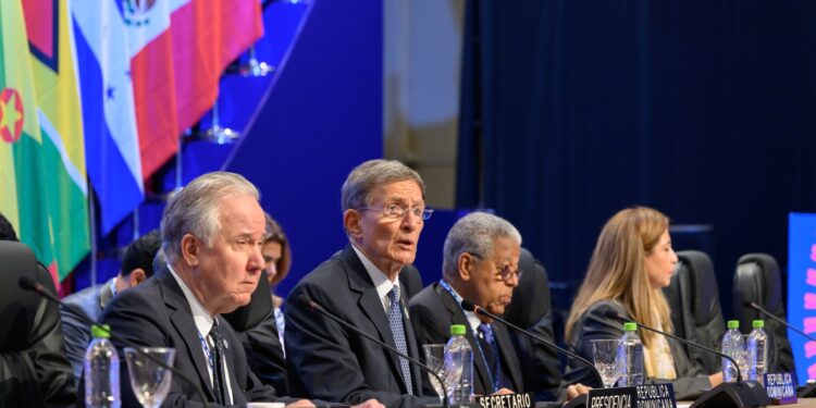 Canciller Álvarez considera imperativo reforzar la integración y seguridad regional