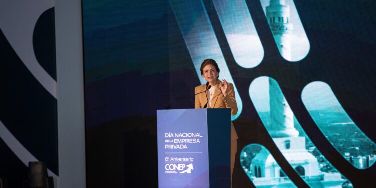 Raquel Peña aboga por una reforma fiscal equitativa en celebración del Conep