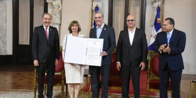 Certifican 49 instituciones de educación superior en República Dominicana