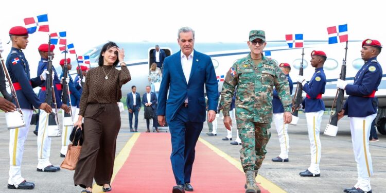 Presidente Abinader regresa al país tras su viaje oficial a Europa