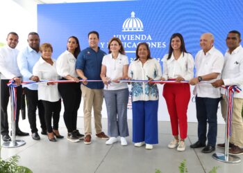 Raquel Peña inaugura obras en SDN para garantizar energía renovable, vivienda y seguridad