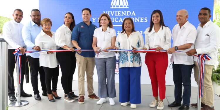 Raquel Peña inaugura obras en SDN para garantizar energía renovable, vivienda y seguridad