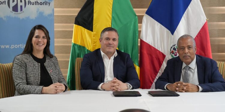 Jean Luis Rodríguez firma memorando de entendimiento con su homólogo de Jamaica