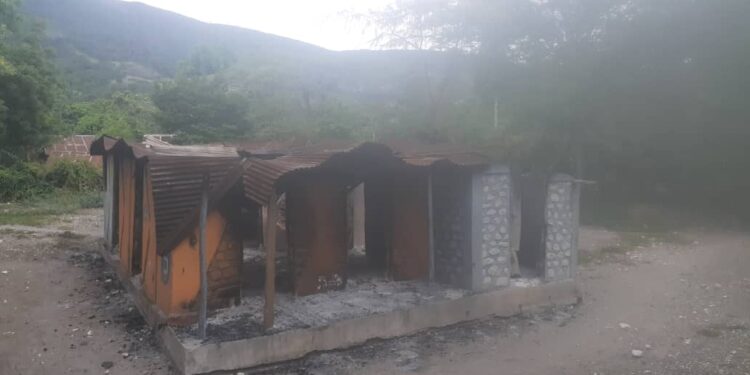 Ataque de Banda deja al menos 10 muertos y casas quemadas en Artibonite, Haití