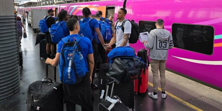 Seleccion de baloncesto de RD llega a España a torneo preparatorio