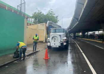 Brigadas de la alcaldía del DN realizan labores preventivas para mitigar efectos de las lluvias