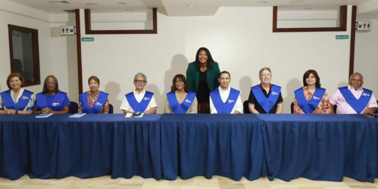 BHD y Unibe capacitan a adultos mayores sobre nuevas tecnologías