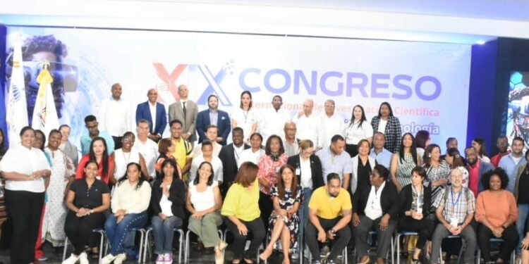 Congreso de investigación científica llama a la inclusión de mujeres en carreras STEM