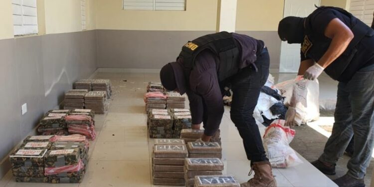 Golpean al narcotráfico: Le incautan 268 paquetes en Pedernales