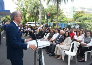 MESCyT otorga 402 becas para maestrías internacionales