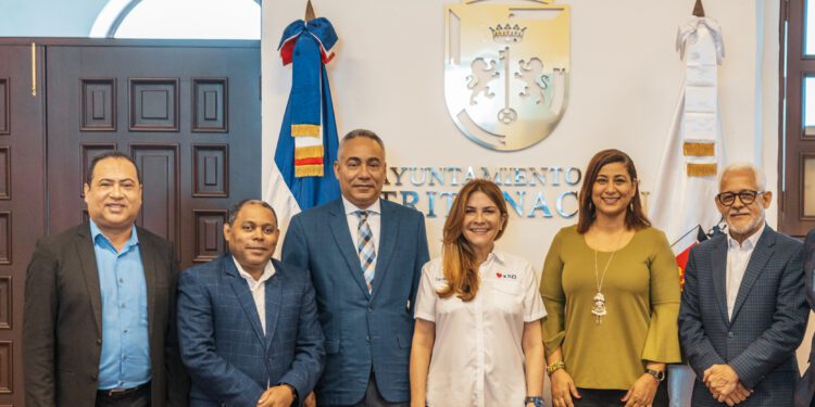 La alcaldesa Carolina Mejía recibe a delegación de ADOPAE