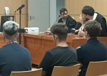 Prisión para tres jóvenes insultaron de forma racista a futbolista brasileño en España